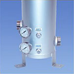 Gauge port assembly with mounting legs